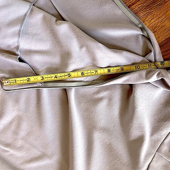 🔥NWOT EuropeanStyleItalyStunning DressTimelessDesignFigureFlatteringSoftGreyM/L - Picture 12 of 13